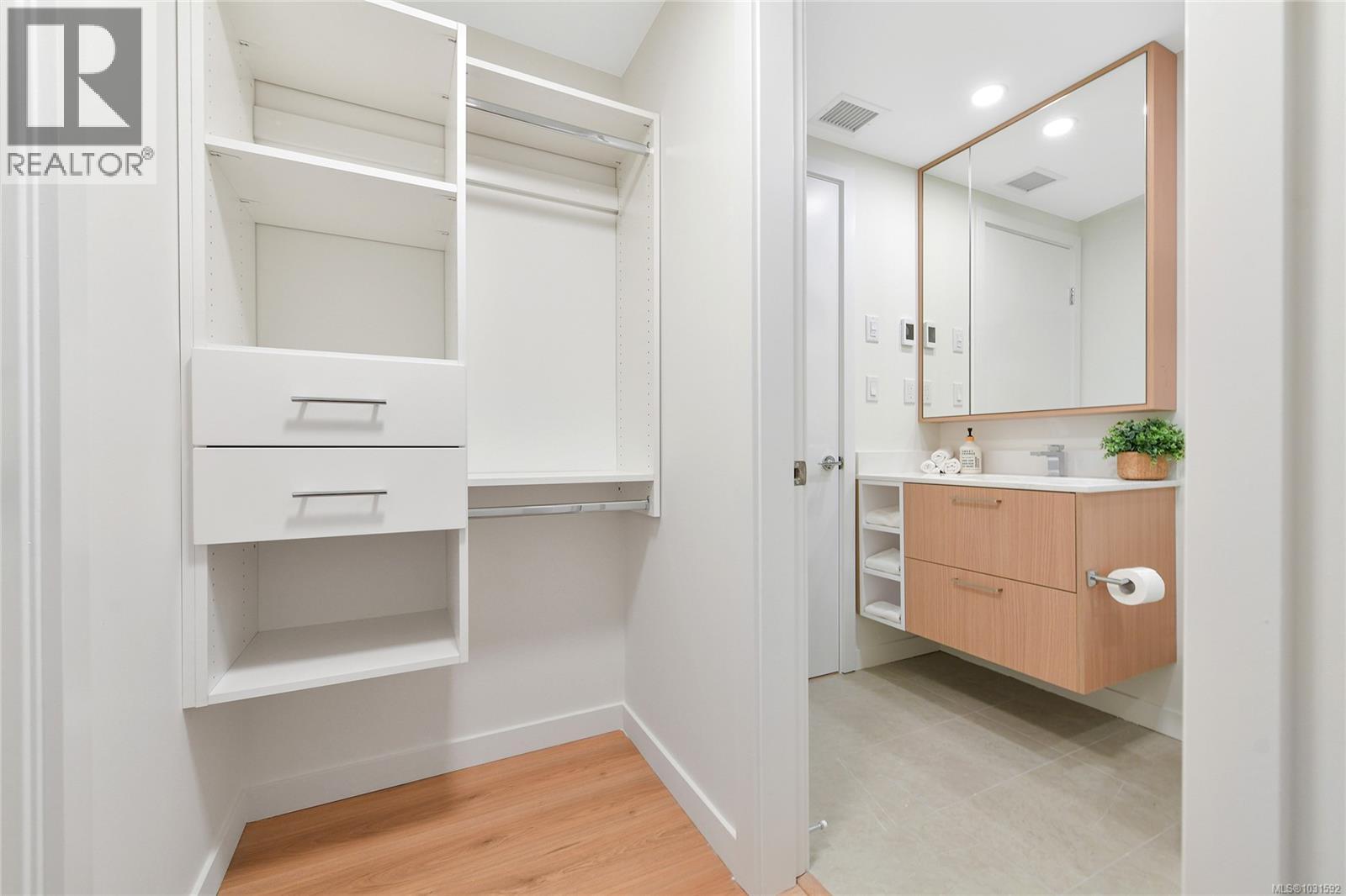 304 899 Esquimalt Ave SW, Esquimalt, British Columbia  V9A 3M5 - Photo 19 - 1031592