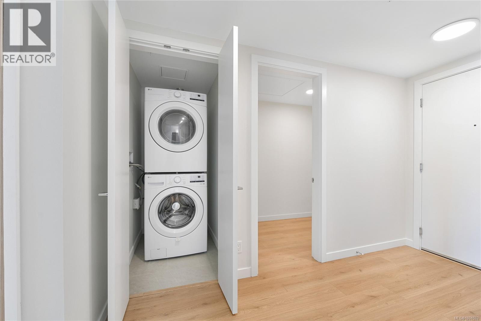 304 899 Esquimalt Ave SW, Esquimalt, British Columbia  V9A 3M5 - Photo 26 - 1031592