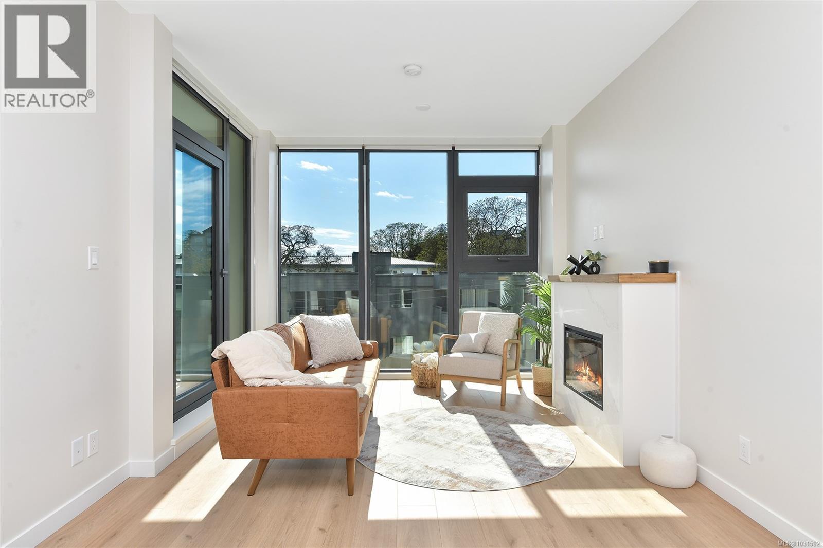 304 899 Esquimalt Ave SW, Esquimalt, British Columbia  V9A 3M5 - Photo 4 - 1031592