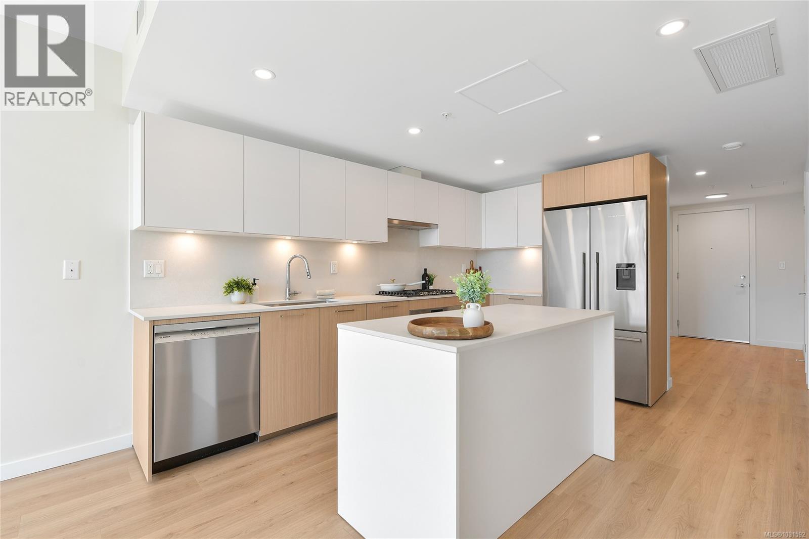 304 899 Esquimalt Ave SW, Esquimalt, British Columbia  V9A 3M5 - Photo 6 - 1031592