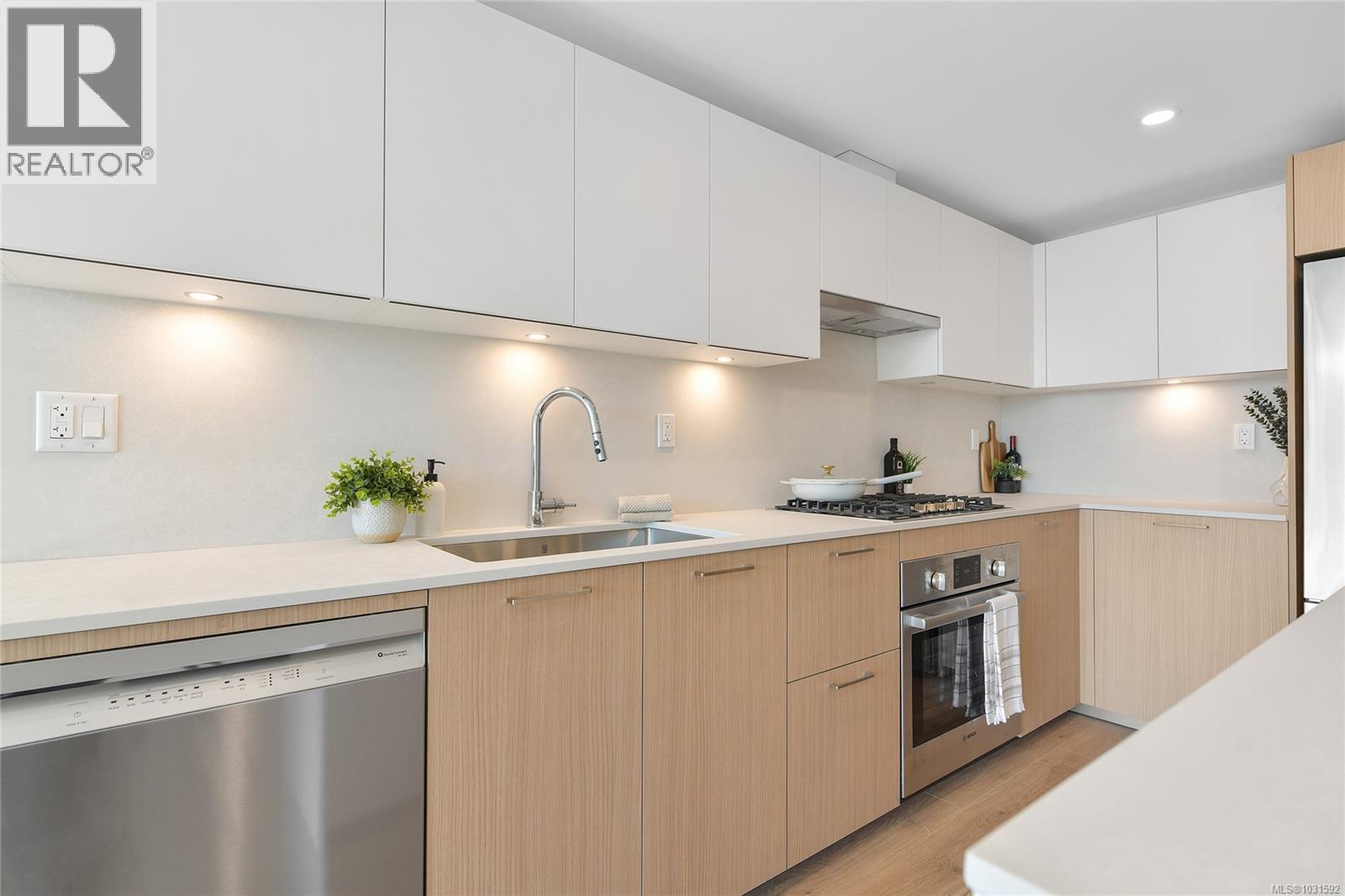 304 899 Esquimalt Ave SW, Esquimalt, British Columbia  V9A 3M5 - Photo 8 - 1031592