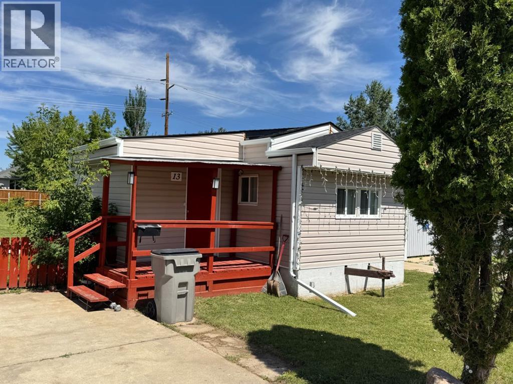 13, 4000 13 Avenue SE, Medicine Hat, Alberta  T1B 1J3 - Photo 1 - A2239442