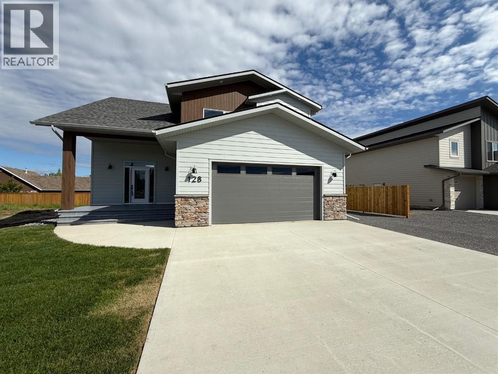 128 Trestle Place, Hinton, Alberta  T7V 0B8 - Photo 1 - A2202875