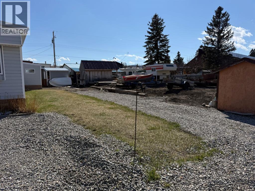 414 1 Street, Lundbreck, Alberta  T0K 1H0 - Photo 4 - A2300789