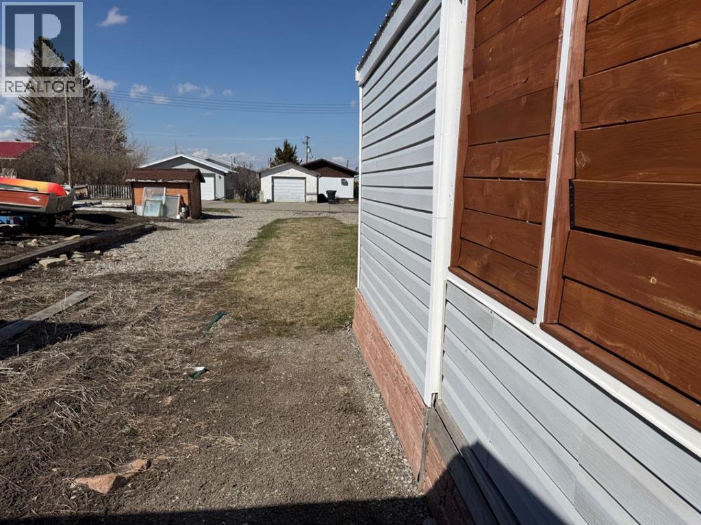 414 1 Street, Lundbreck, Alberta  T0K 1H0 - Photo 25 - A2300789