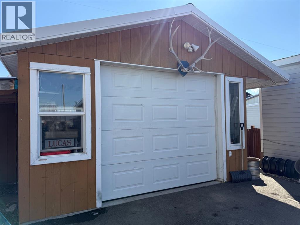 414 1 Street, Lundbreck, Alberta  T0K 1H0 - Photo 26 - A2300789