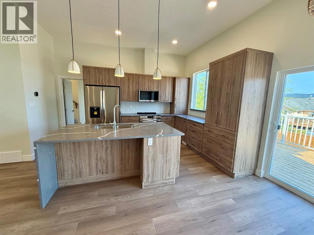 124 Trestle Place, Hinton, Alberta  T7V 0B8 - Photo 6 - A2229266