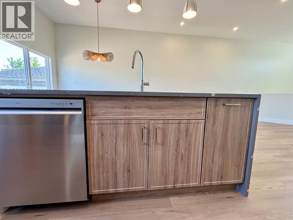 124 Trestle Place, Hinton, Alberta  T7V 0B8 - Photo 8 - A2229266