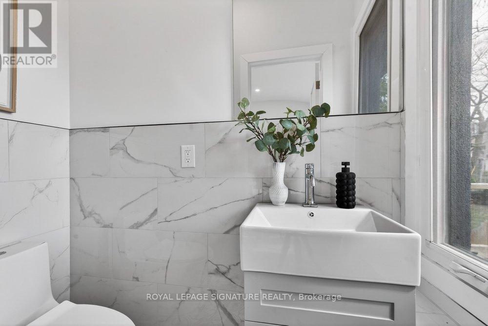 290 Chisholm Avenue, Toronto, Ontario  M4C 4W7 - Photo 23 - E13037322