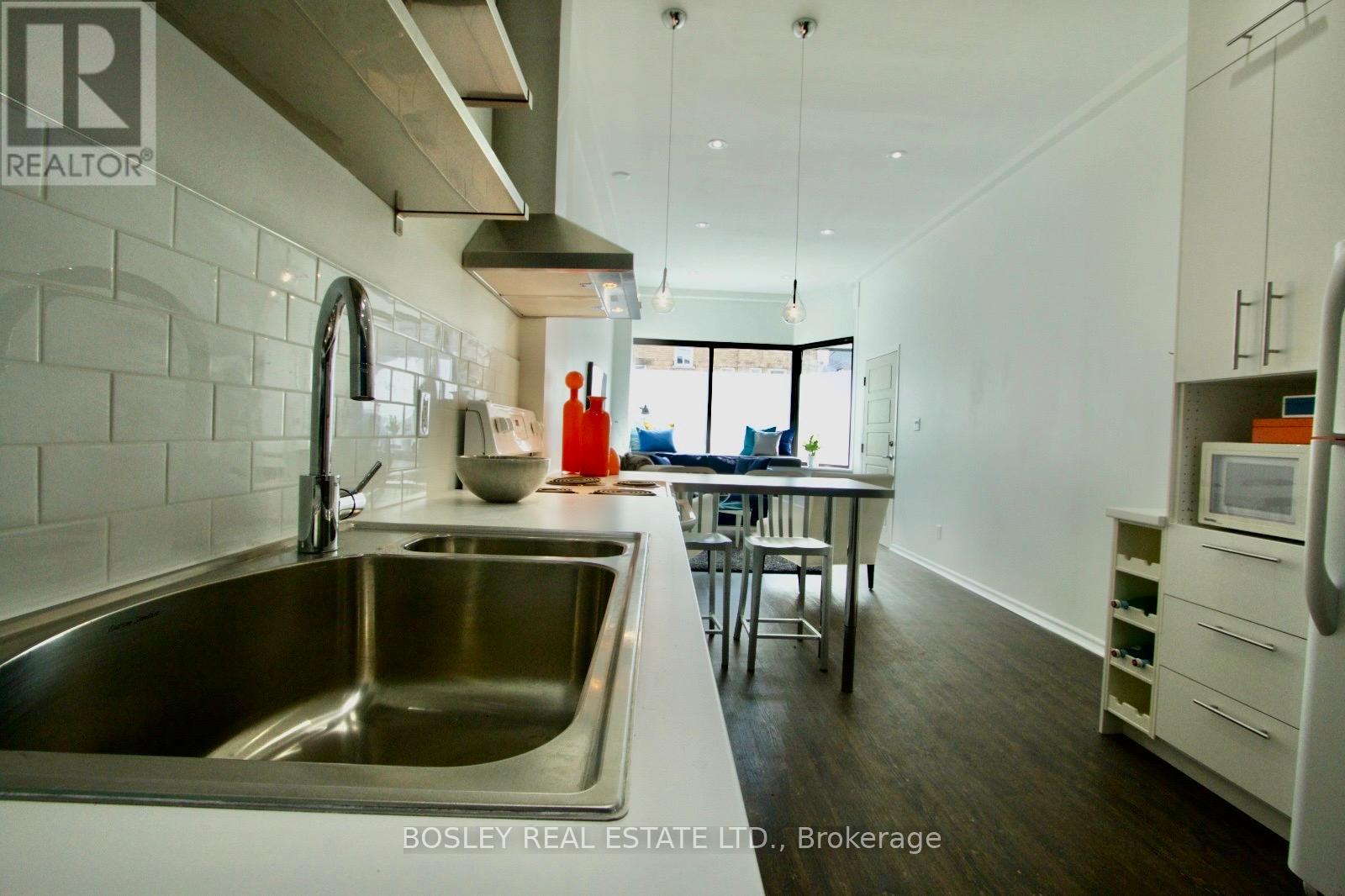 1 - 866 Broadview Avenue, Toronto, Ontario  M4K 2R1 - Photo 5 - E13037370