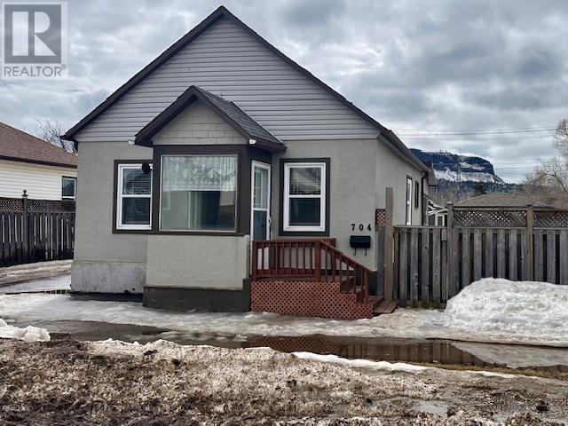 704 Frederica ST W, THUNDER BAY, Ontario