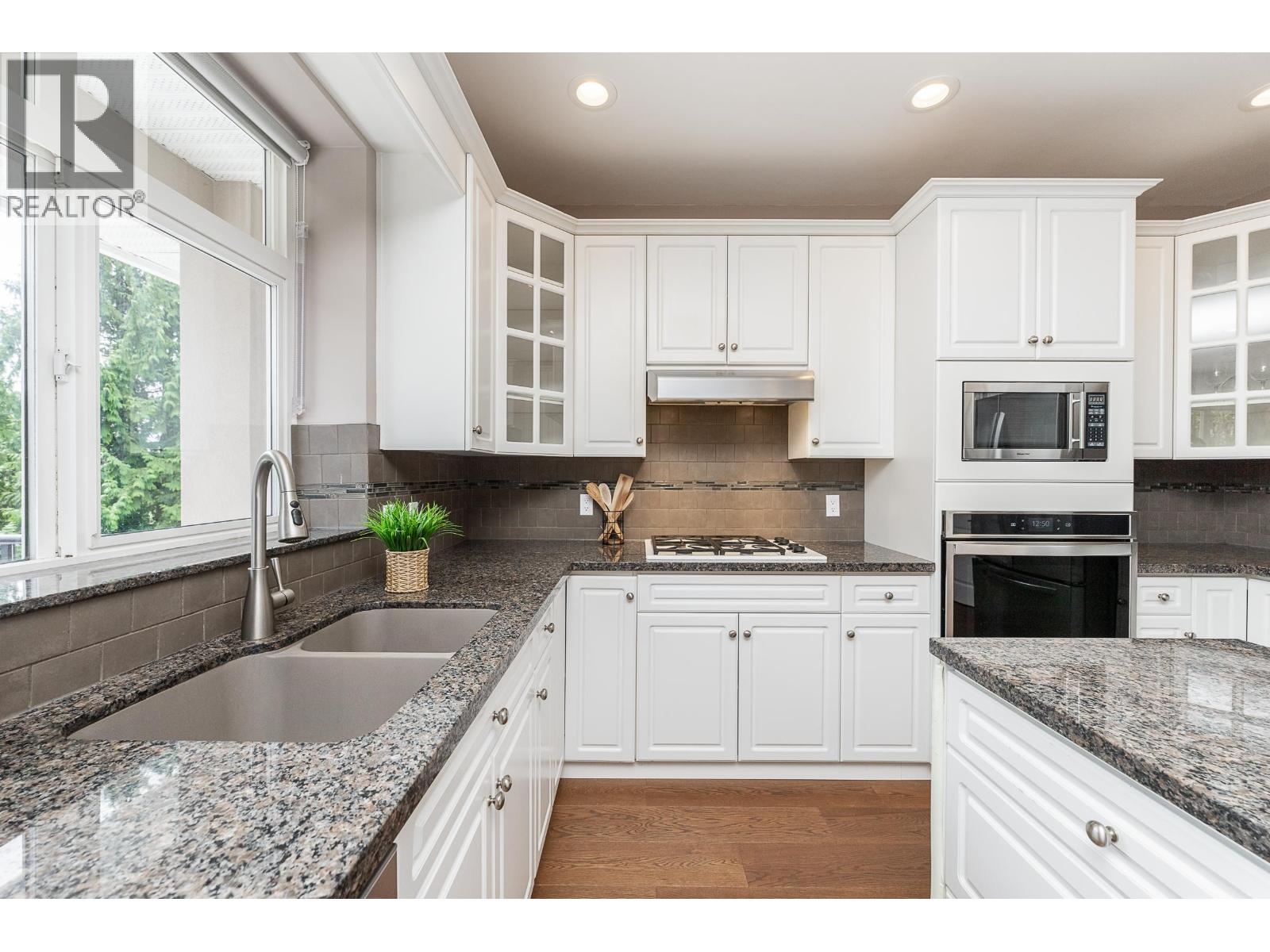 64 Wilkes Creek Drive, Port Moody, British Columbia  V3H 4Z9 - Photo 7 - R3114776