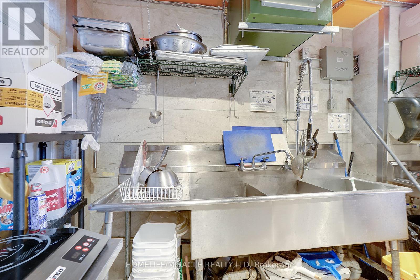 723 Lakeshore Road E, Mississauga, Ontario  L5G 1J7 - Photo 18 - W13037350