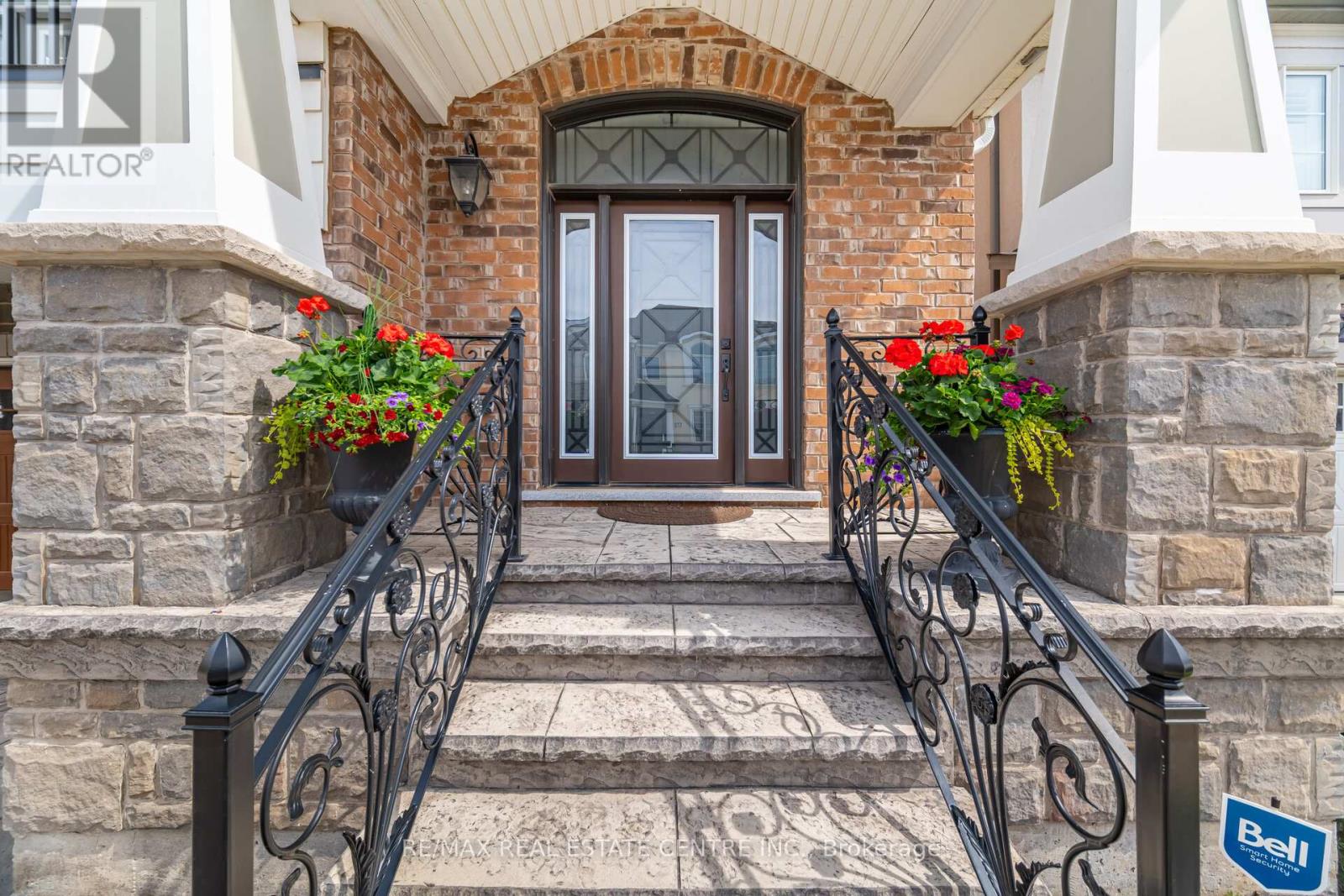 156 Camellia Crescent, Oakville, Ontario  L6H 1L2 - Photo 3 - W13037382