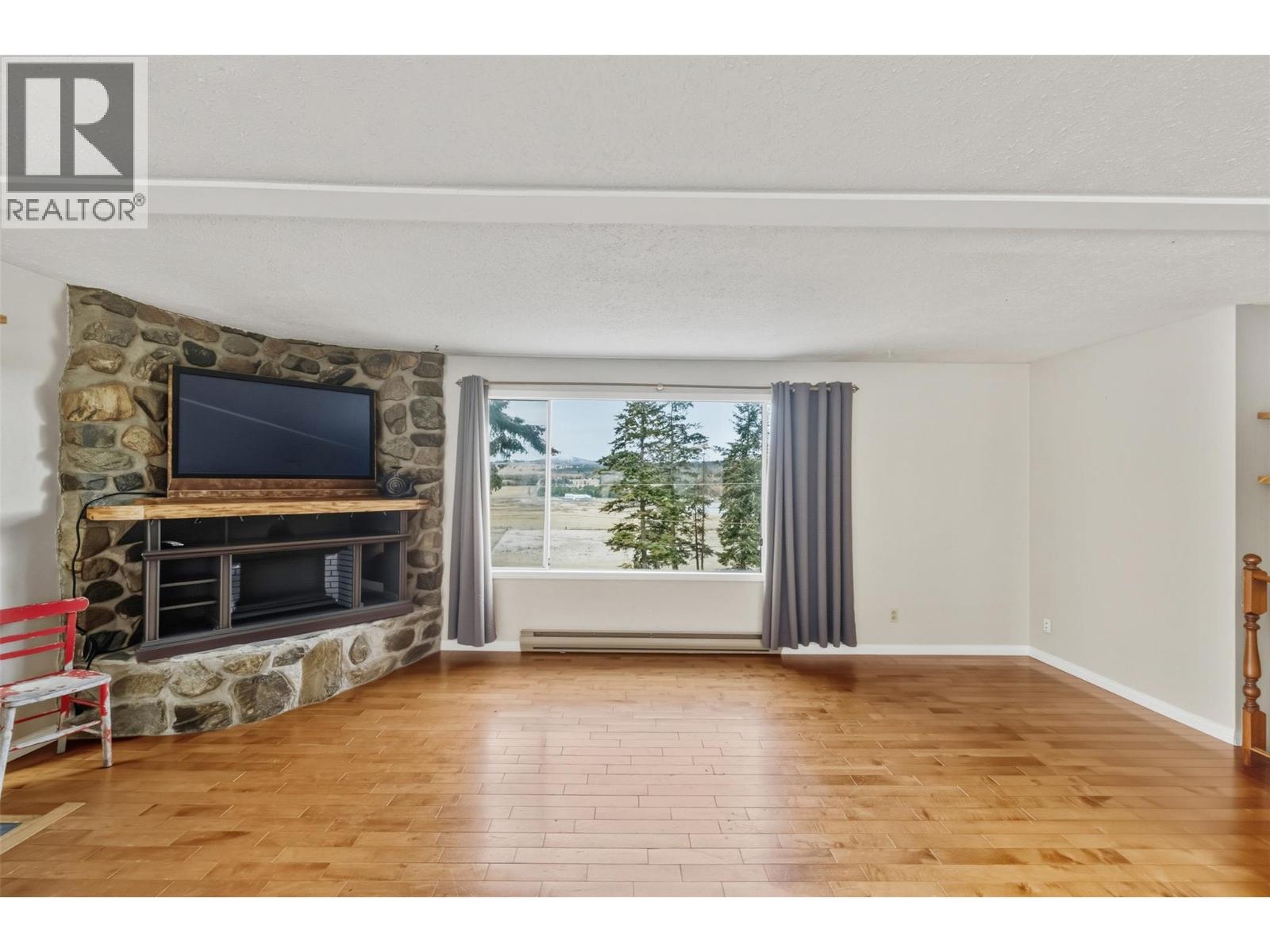 1414 Kelly Road, Bridesville, British Columbia  V0H 1B0 - Photo 3 - 10369908