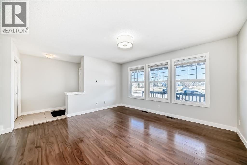 9 Panton View NW, Calgary, Alberta  T3K 0W2 - Photo 3 - A2302629