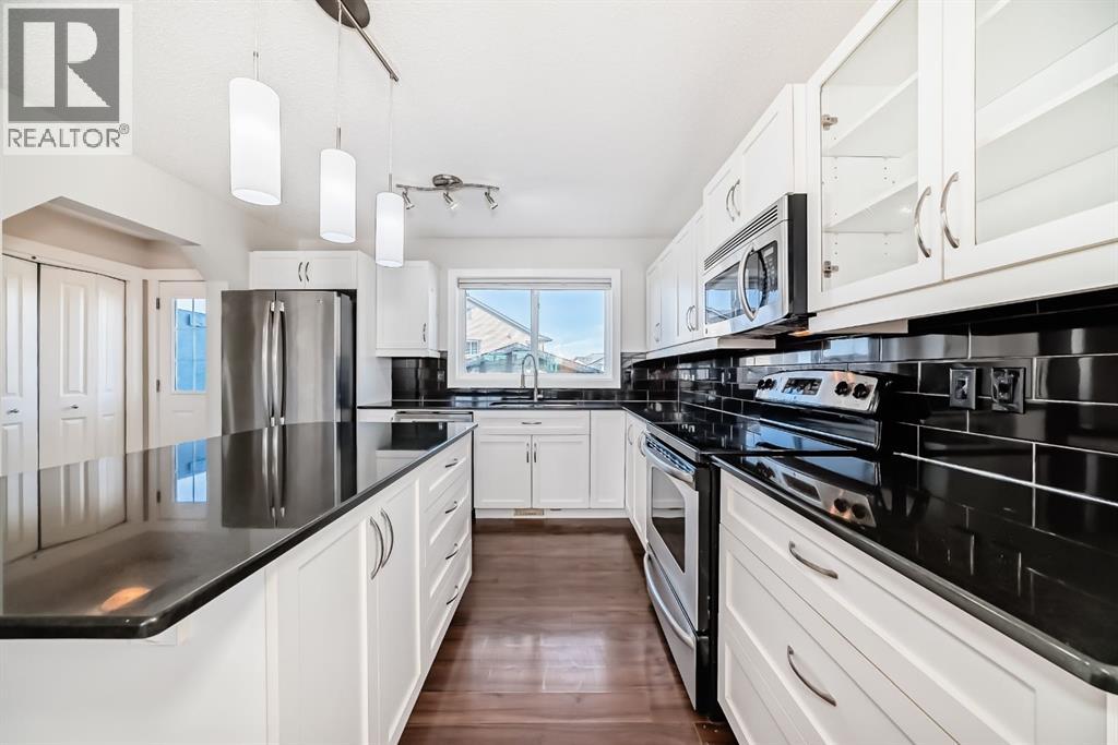 9 Panton View NW, Calgary, Alberta  T3K 0W2 - Photo 6 - A2302629