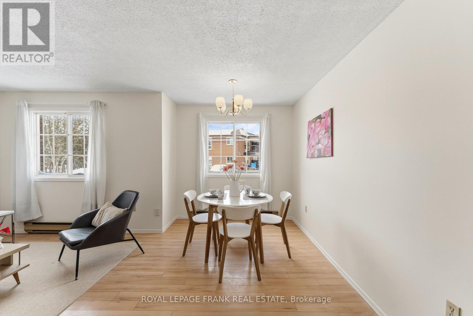 102 - 15 Clifton Street, Kawartha Lakes, Ontario  K0M 1N0 - Photo 5 - X12897834