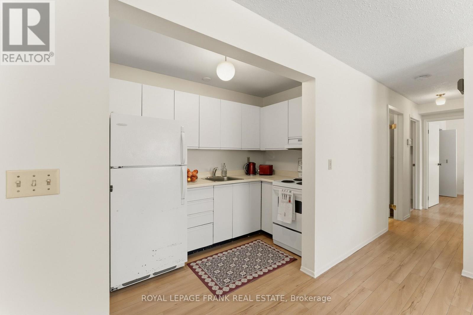 102 - 15 Clifton Street, Kawartha Lakes, Ontario  K0M 1N0 - Photo 10 - X12897834