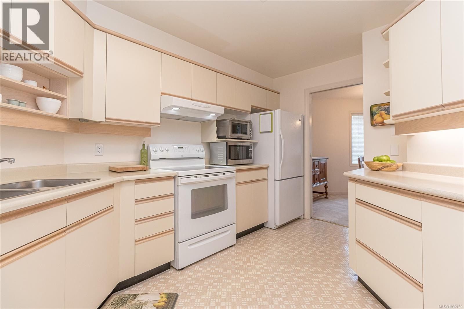 208 3931 Shelbourne St, Saanich, British Columbia  V8P 4H9 - Photo 16 - 1032759