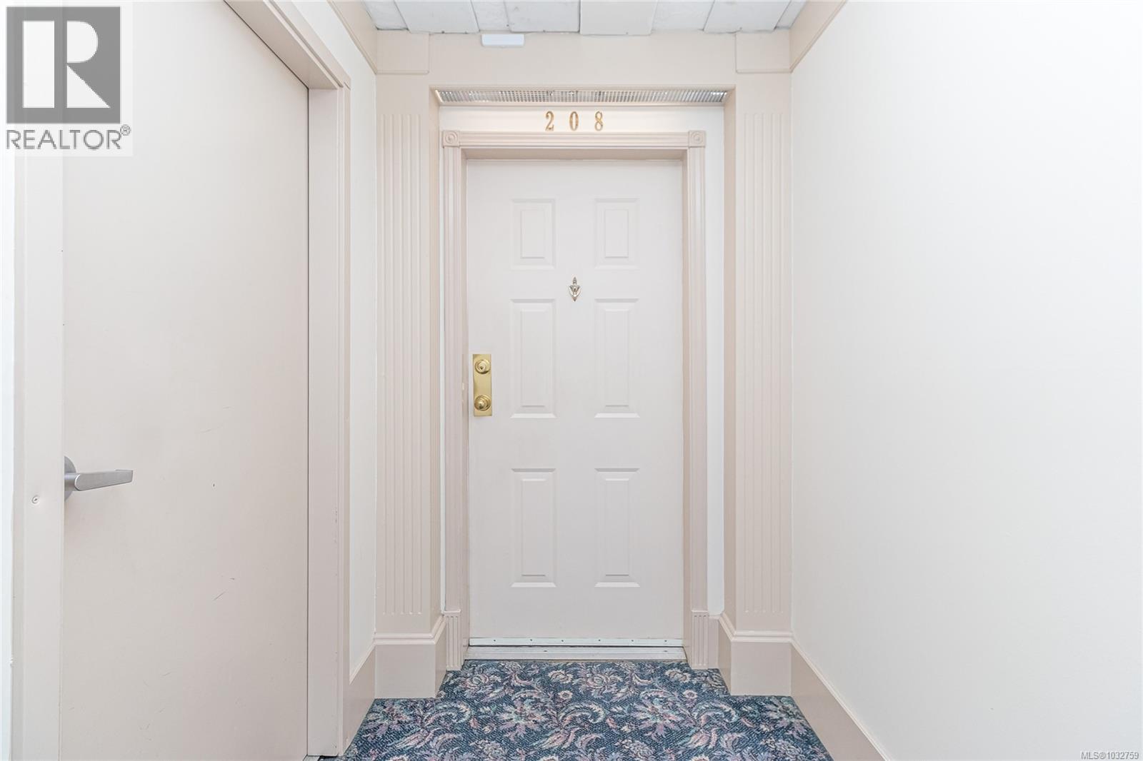 208 3931 Shelbourne St, Saanich, British Columbia  V8P 4H9 - Photo 6 - 1032759