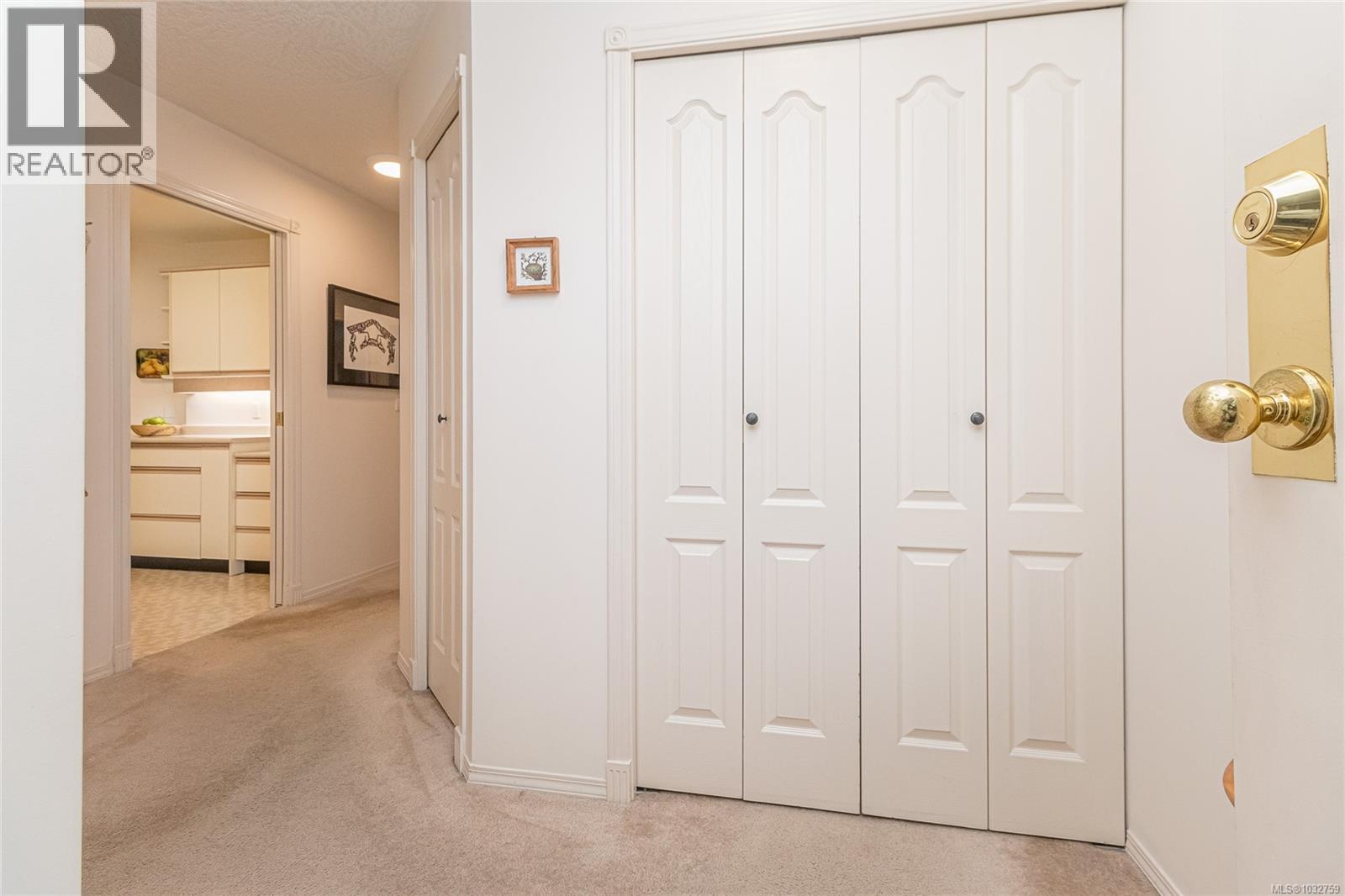 208 3931 Shelbourne St, Saanich, British Columbia  V8P 4H9 - Photo 7 - 1032759