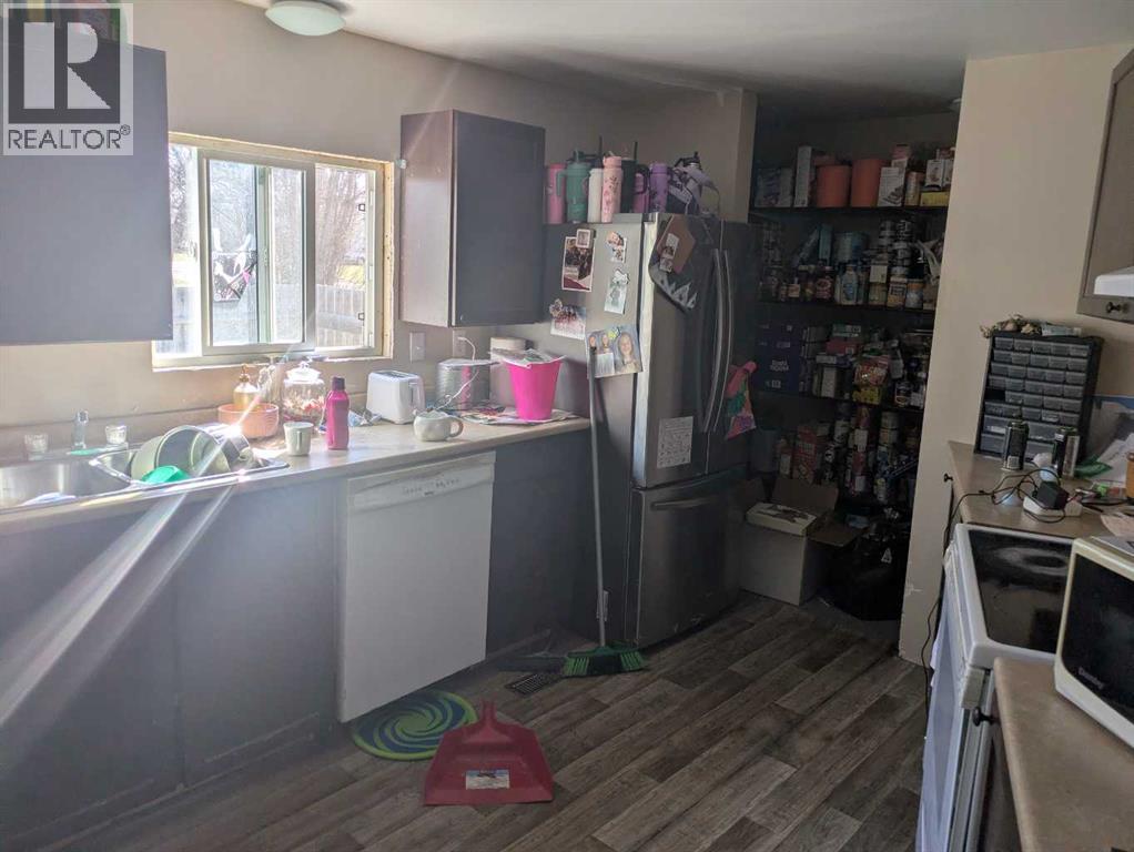 208 E 400 N Street, Raymond, Alberta  T0K 2S0 - Photo 5 - A2290296