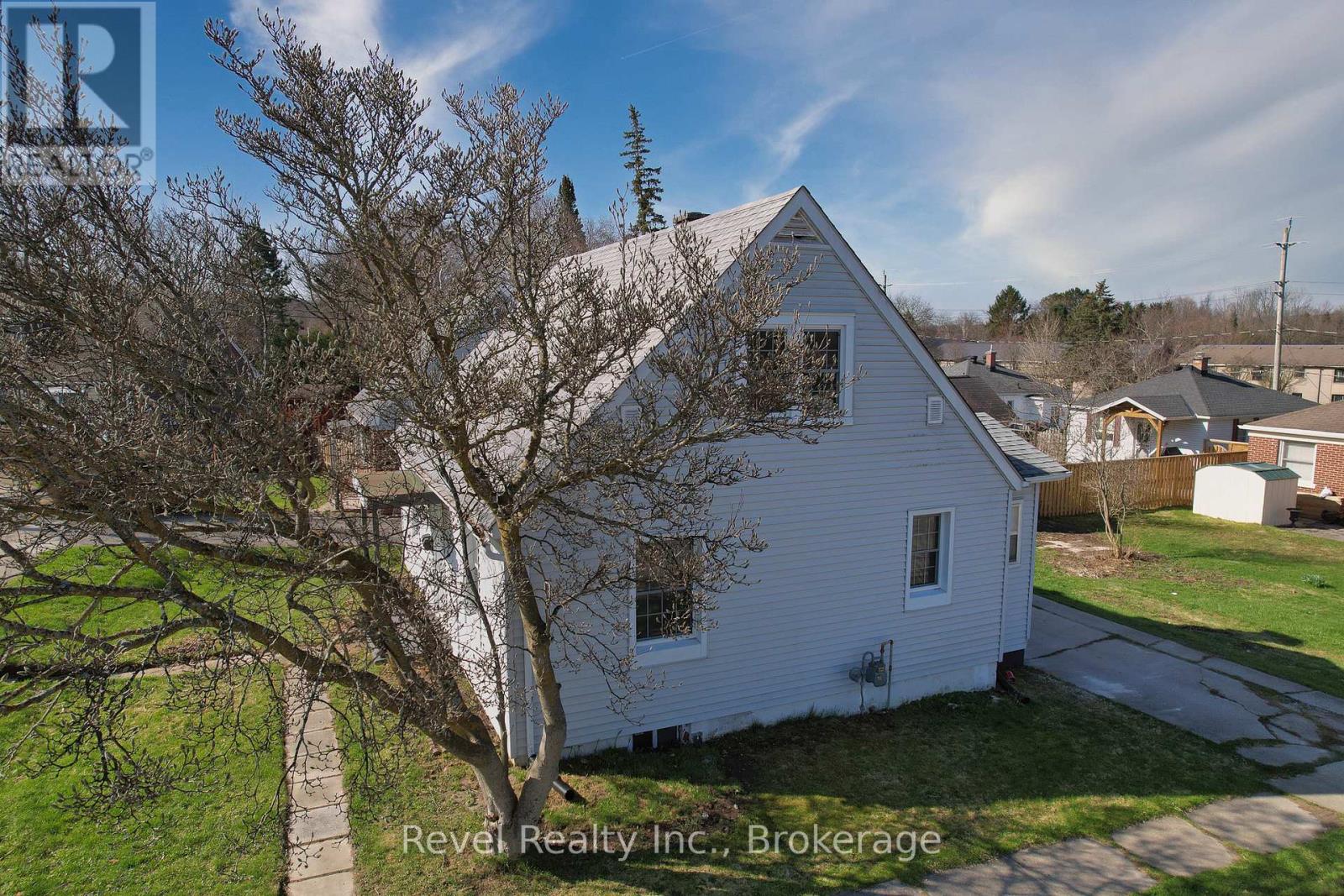 701 5th Street E, Owen Sound, Ontario  N4K 1E4 - Photo 3 - X13037492