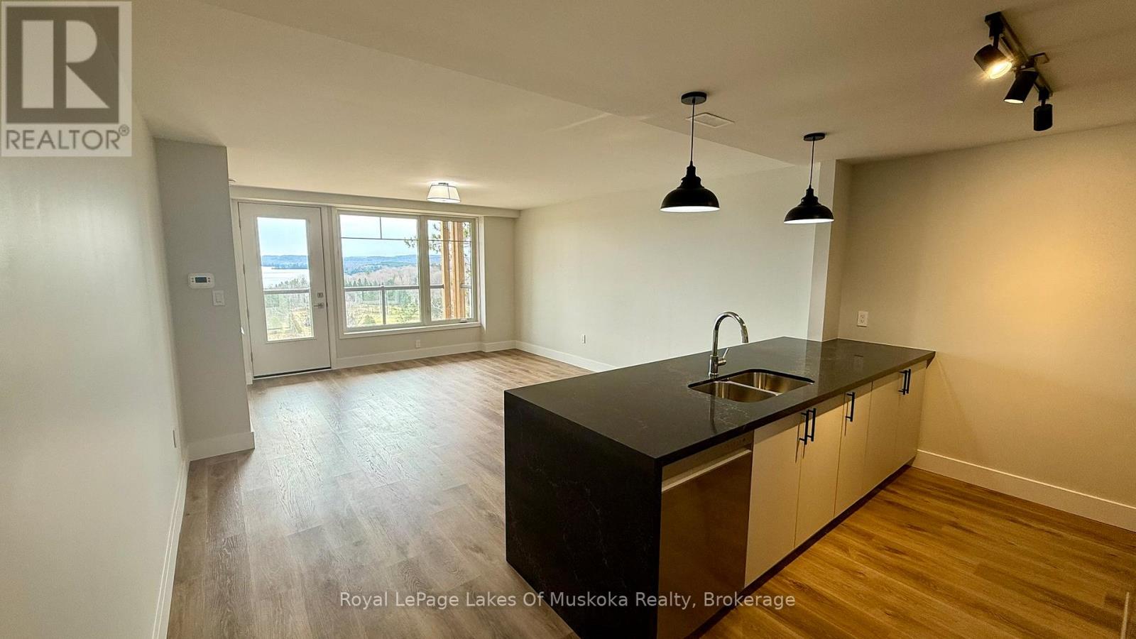 203 - 11 Tree Tops Lane, Huntsville, Ontario  P1H 0B8 - Photo 3 - X13037558