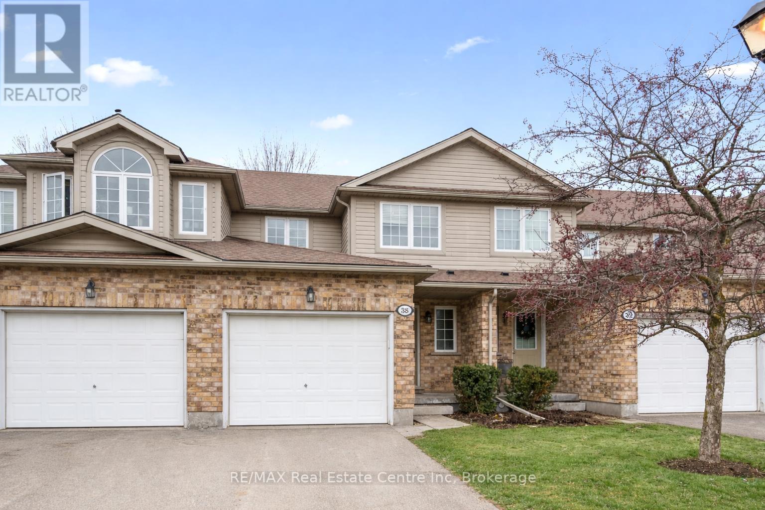 38 - 210 DAWN AVENUE, Guelph, Ontario