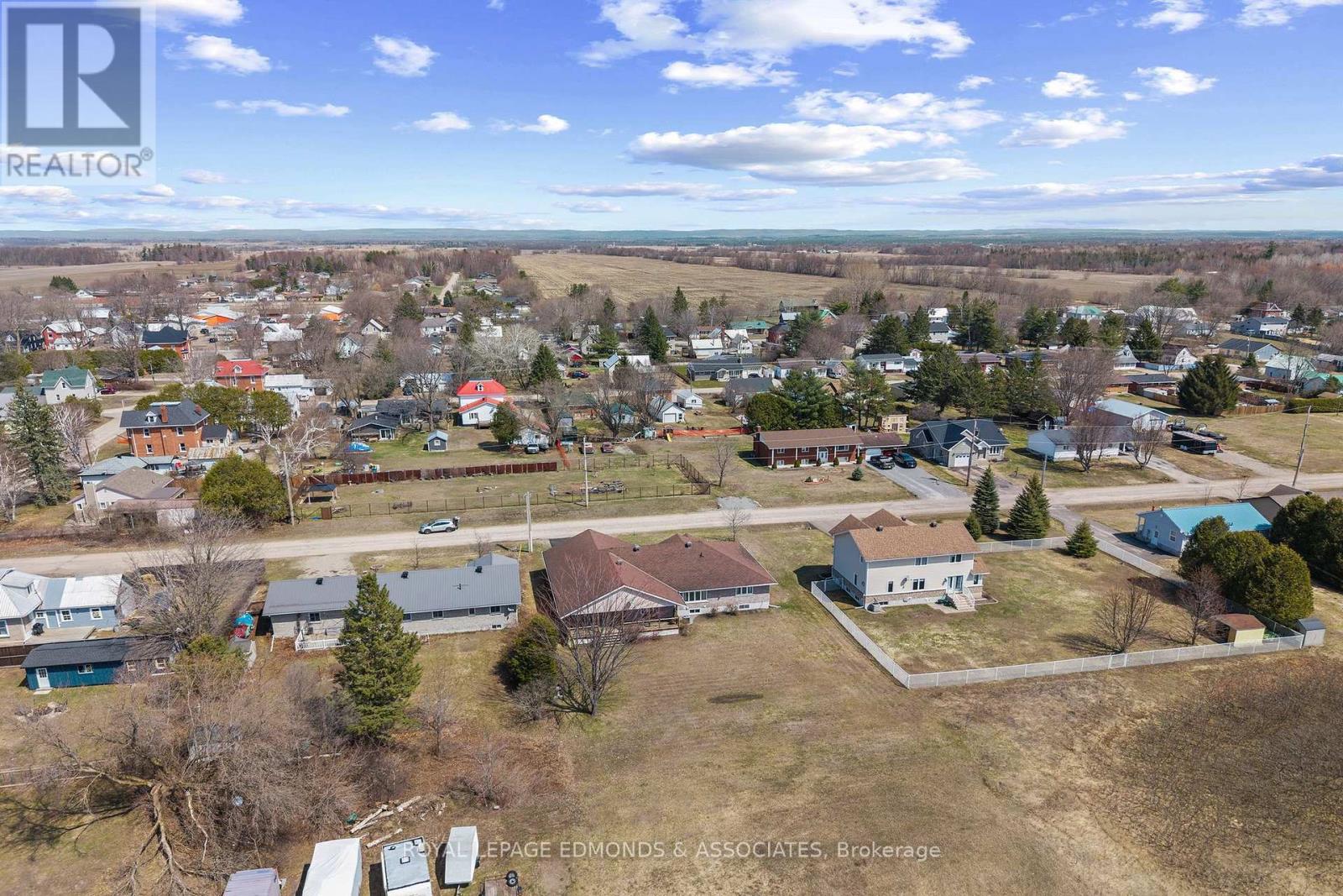 17 Minto Street, Whitewater Region, Ontario  K0J 1C0 - Photo 48 - X13022032