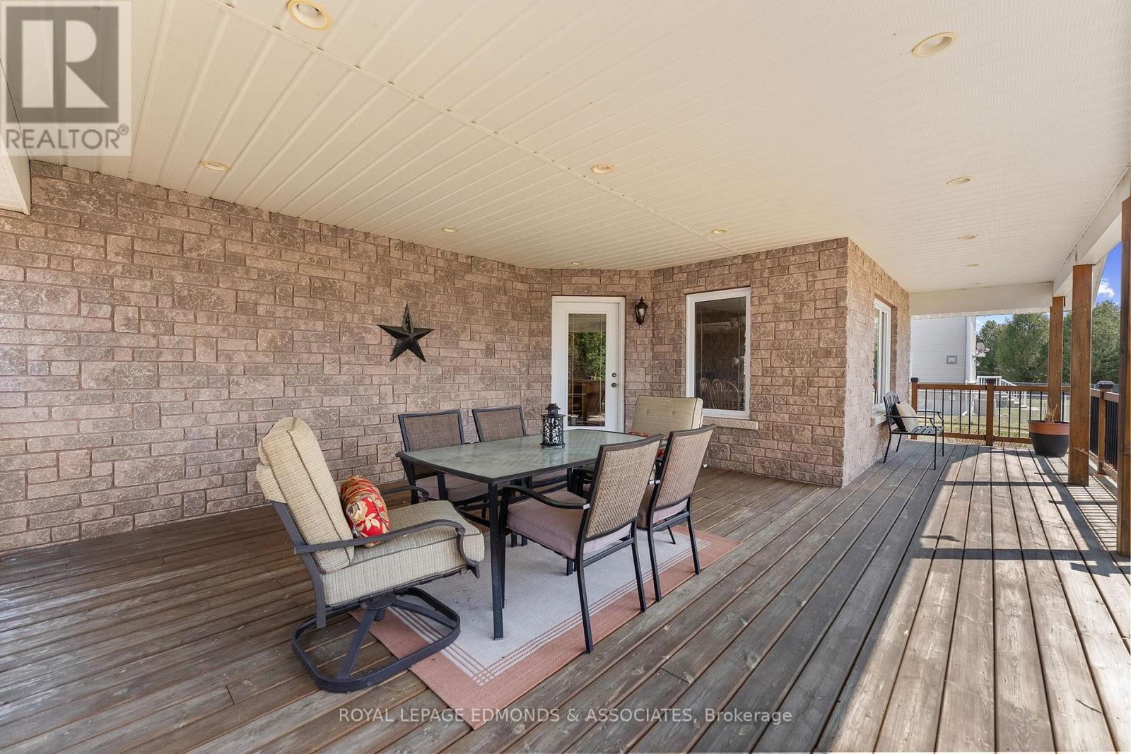 17 Minto Street, Whitewater Region, Ontario  K0J 1C0 - Photo 39 - X13022032