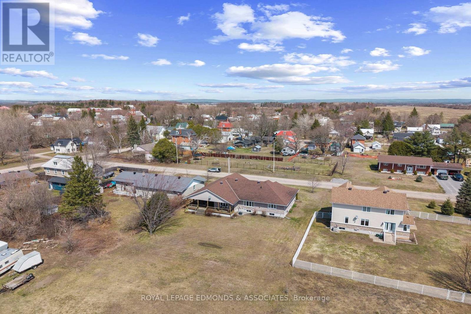 17 Minto Street, Whitewater Region, Ontario  K0J 1C0 - Photo 49 - X13022032