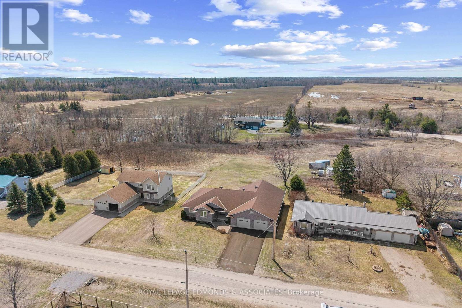 17 Minto Street, Whitewater Region, Ontario  K0J 1C0 - Photo 4 - X13022032