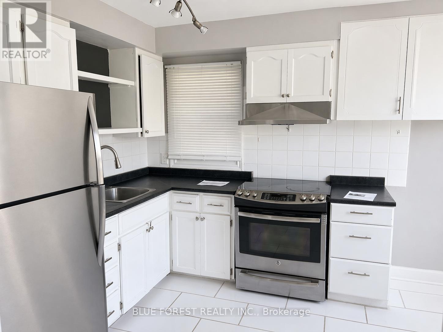 751 Curry Street, London East, Ontario  N5Y 1N5 - Photo 3 - X13037448