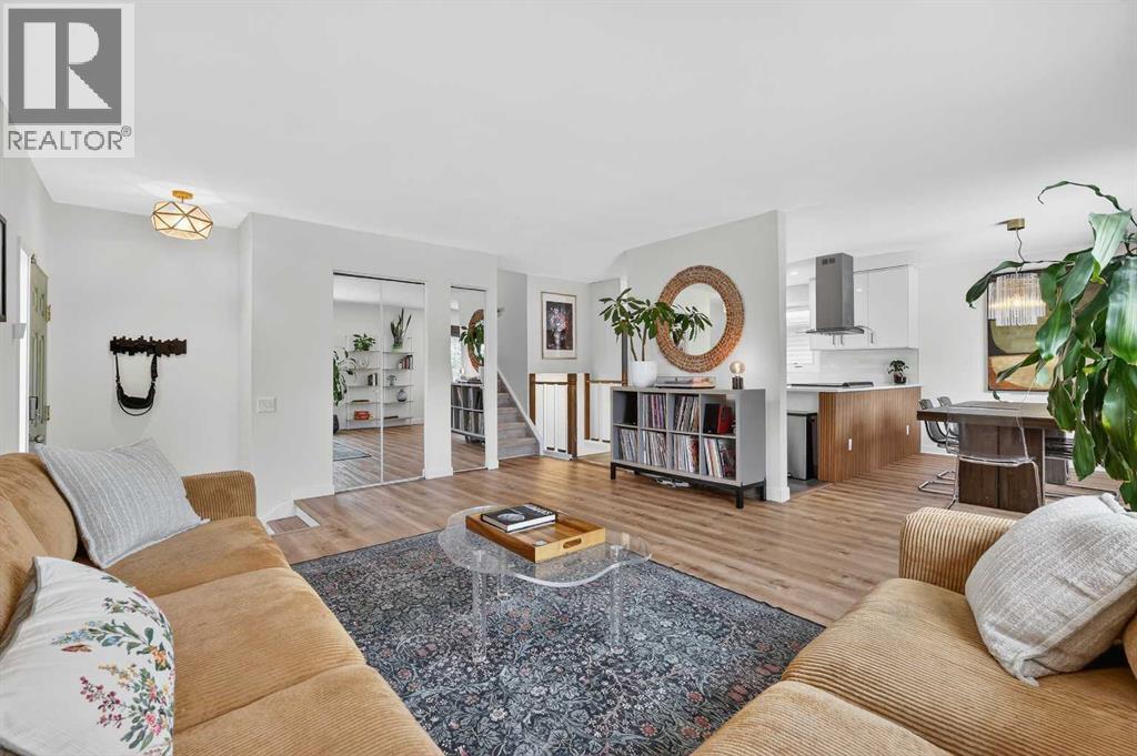 584 Woodhill Place Sw, Calgary, Alberta  T2W 3L5 - Photo 8 - A2298867