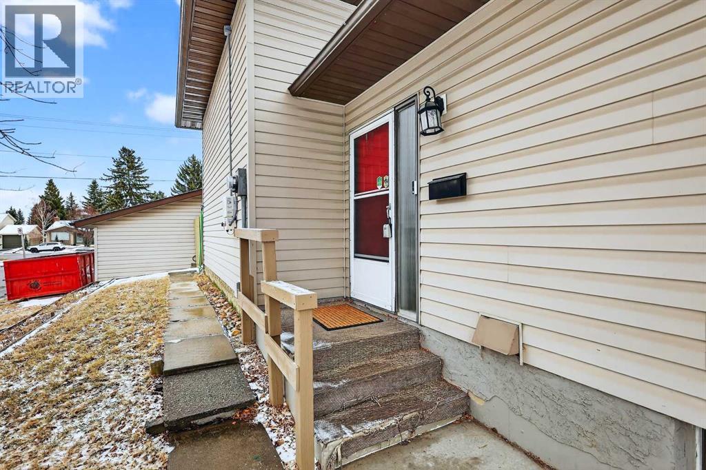 584 Woodhill Place Sw, Calgary, Alberta  T2W 3L5 - Photo 41 - A2298867