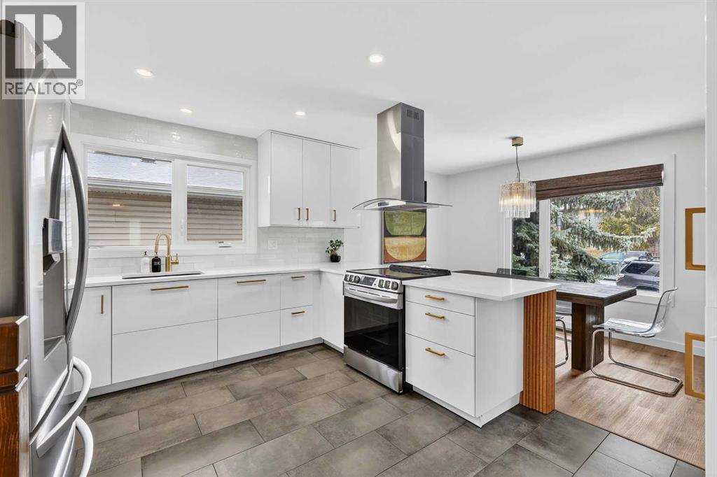 584 Woodhill Place Sw, Calgary, Alberta  T2W 3L5 - Photo 13 - A2298867