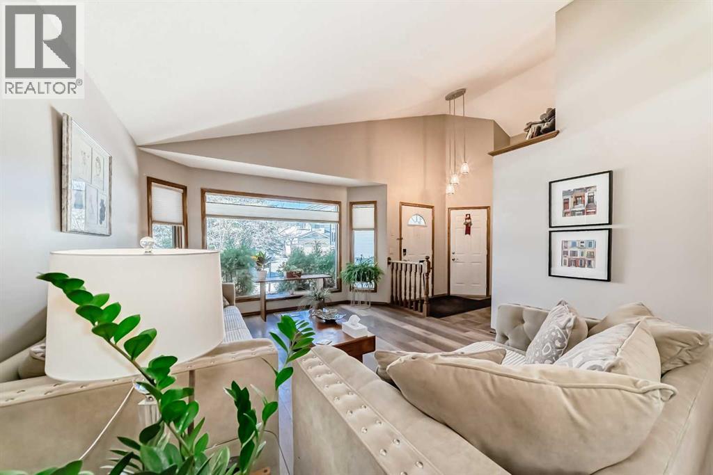 36 Shannon Road Sw, Calgary, Alberta  T2Y 2z6 - Photo 5 - A2303675