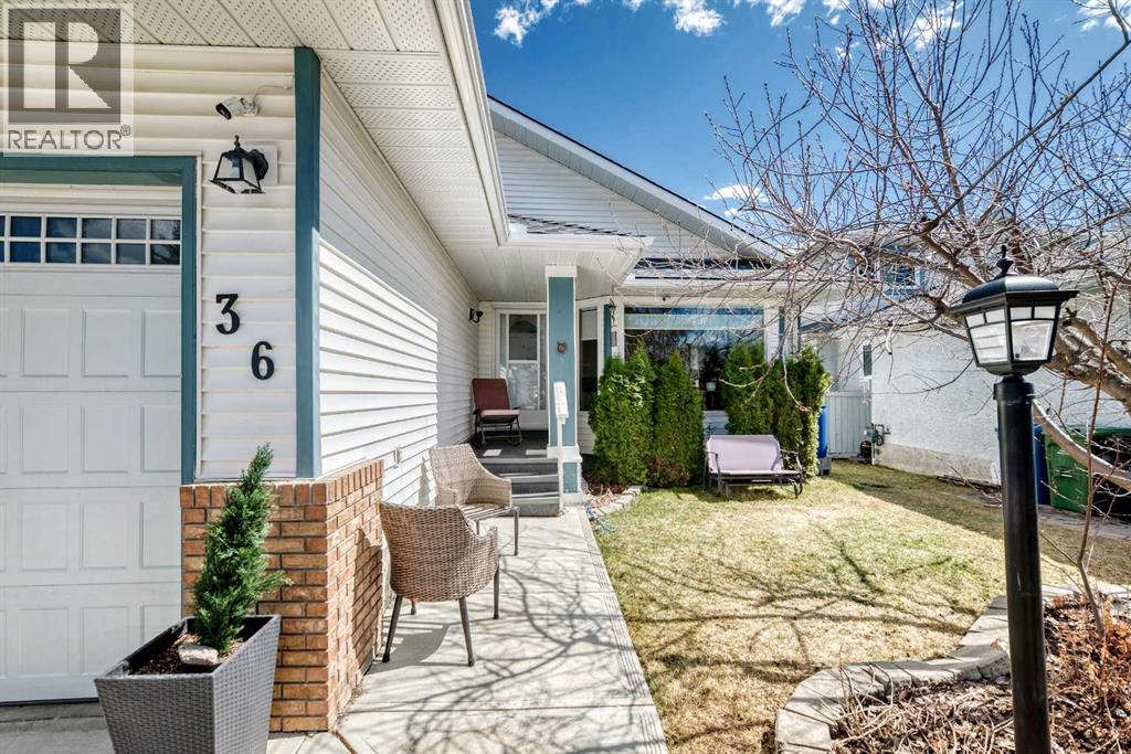 36 Shannon Road Sw, Calgary, Alberta  T2Y 2z6 - Photo 3 - A2303675
