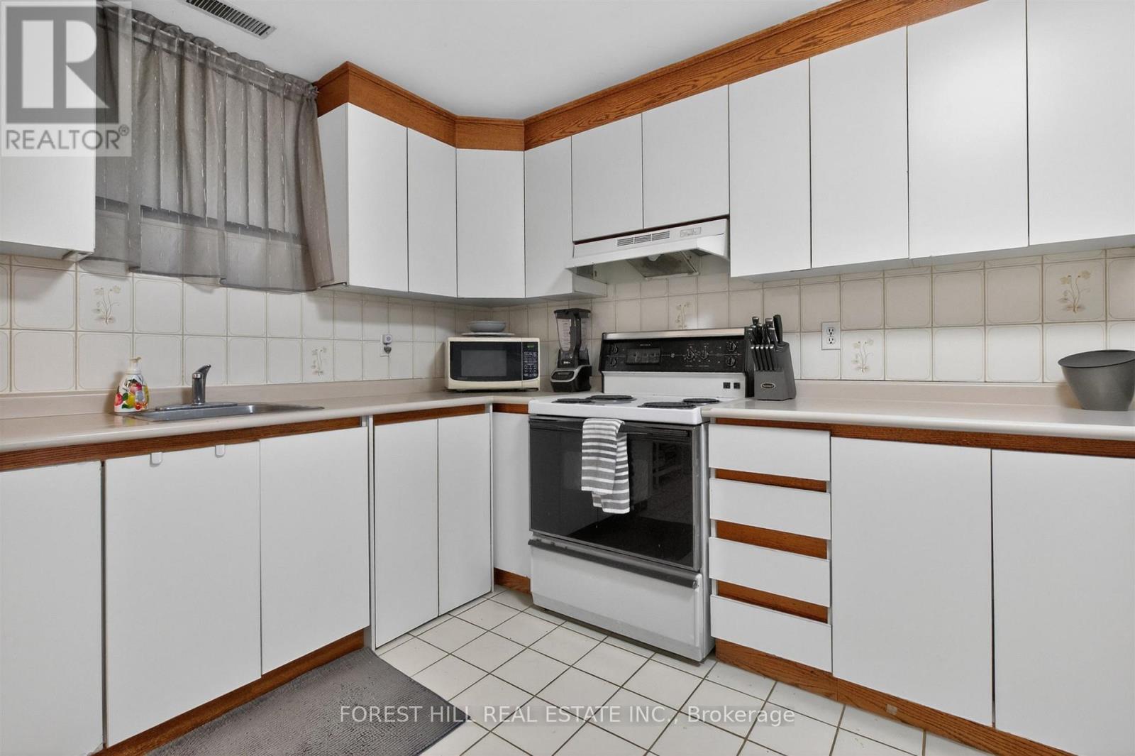 LOWER - 14 CONCORD AVENUE Toronto (Palmerston-Little Italy), ON M6H 2P1