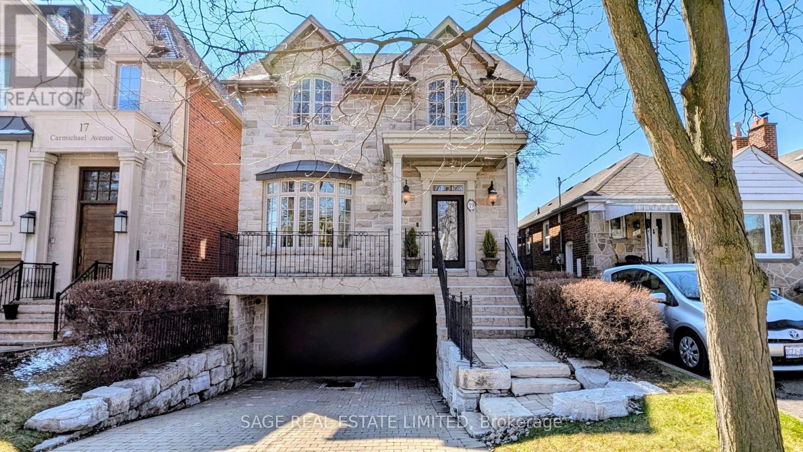 <div class="slider-price">$2,399,000</div><p>19 Carmichael Avenue, Toronto, Ontario</p>