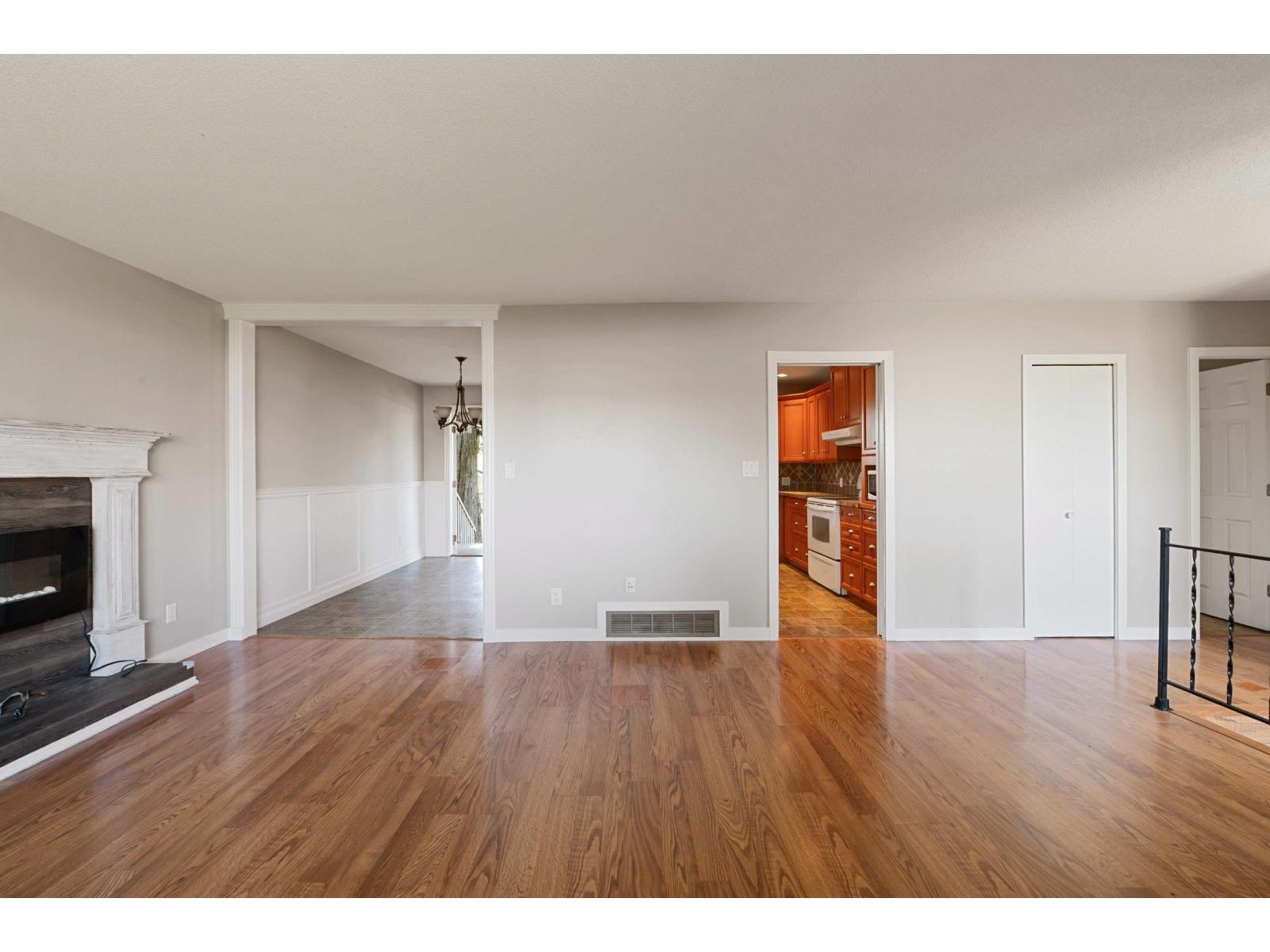 32446 Montgomery Avenue, Abbotsford, British Columbia  V2T 6A3 - Photo 7 - R3114687