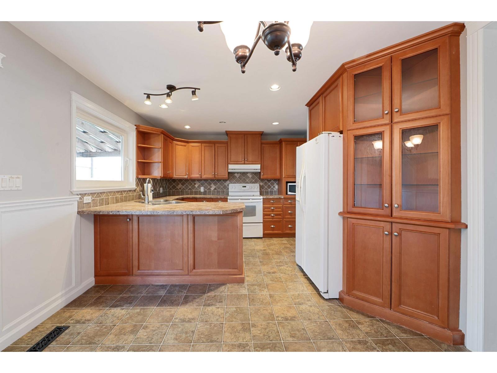 32446 Montgomery Avenue, Abbotsford, British Columbia  V2T 6A3 - Photo 11 - R3114687