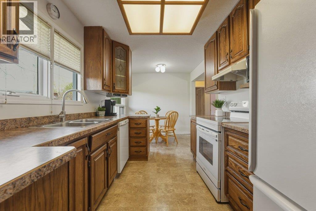 8203 Kalavista Drive, Coldstream, British Columbia  V1B 1K4 - Photo 4 - 10384045