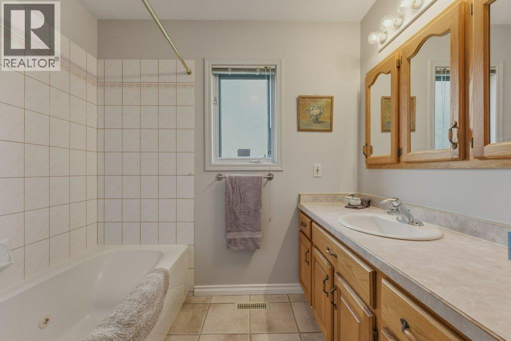 8203 Kalavista Drive, Coldstream, British Columbia  V1B 1K4 - Photo 15 - 10384045