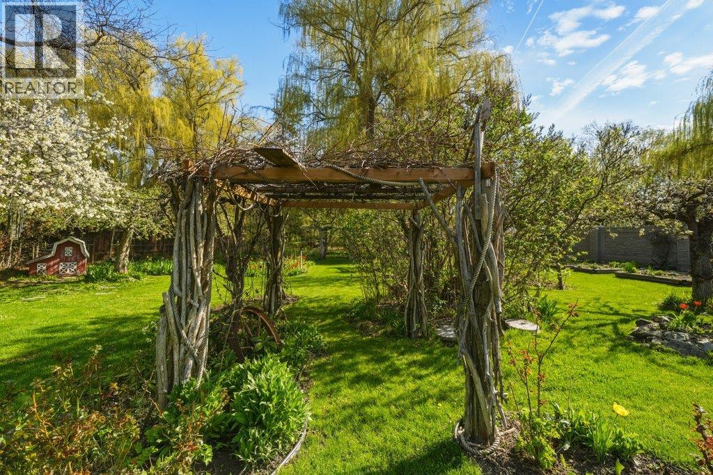 8203 Kalavista Drive, Coldstream, British Columbia  V1B 1K4 - Photo 32 - 10384045