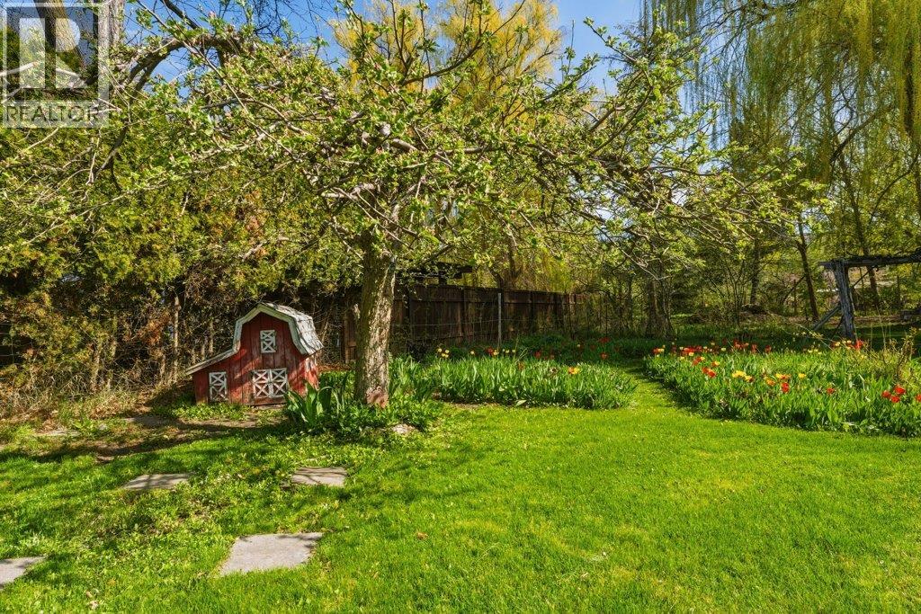 8203 Kalavista Drive, Coldstream, British Columbia  V1B 1K4 - Photo 39 - 10384045