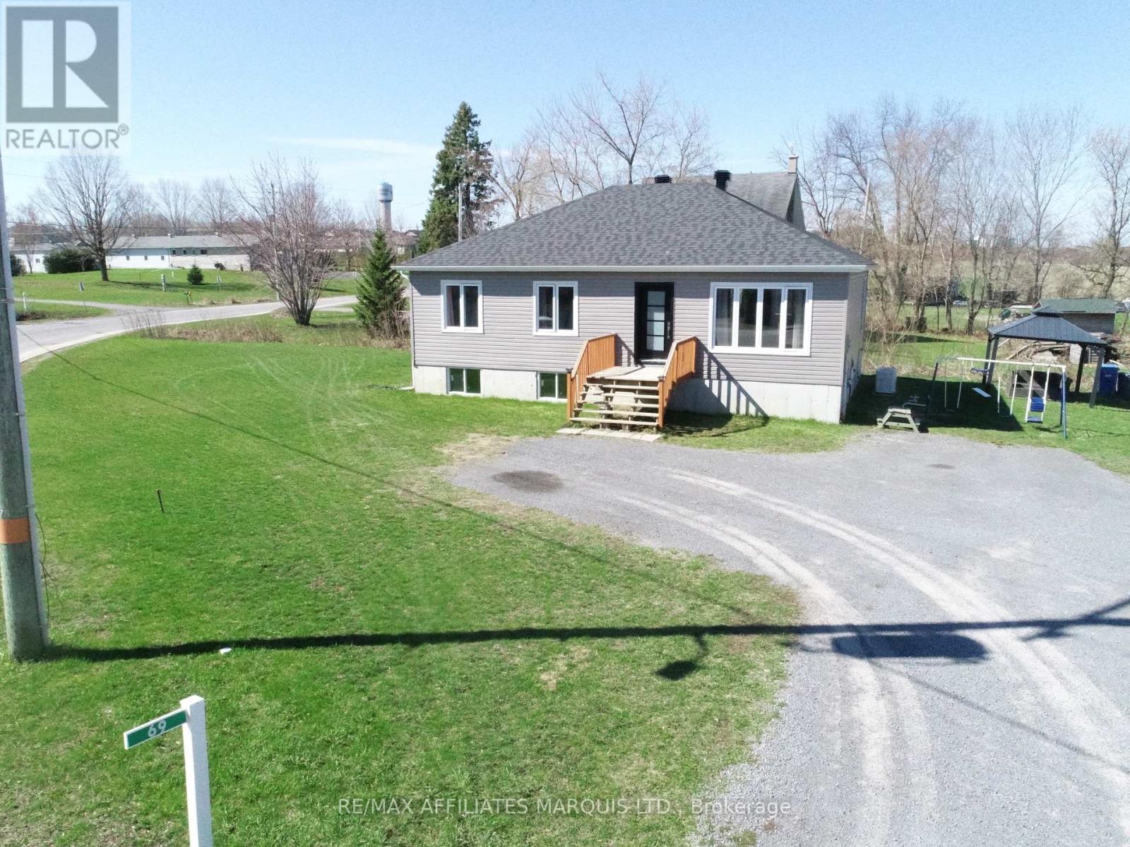 69 St Polycarp Street, North Stormont, Ontario  K0C 1W0 - Photo 1 - X12860264