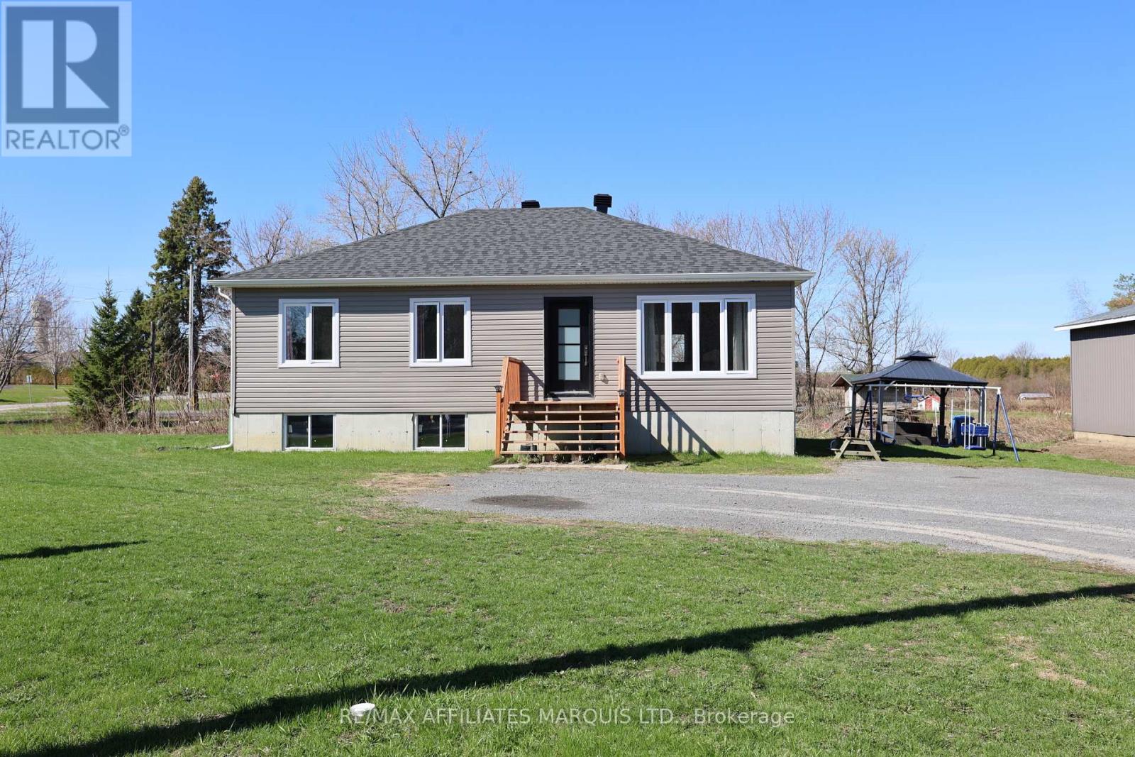 69 St Polycarp Street, North Stormont, Ontario  K0C 1W0 - Photo 3 - X12860264